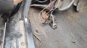 У китайского "Крузера" не работает реле поворота и аварийка, как до него добраться