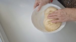 Воздушные пирожки с капустой в духовке.