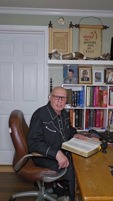 Быть и называться