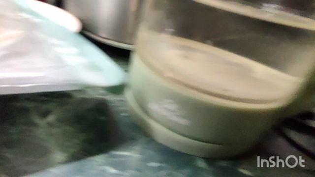 Занимаюсь домашними делами.