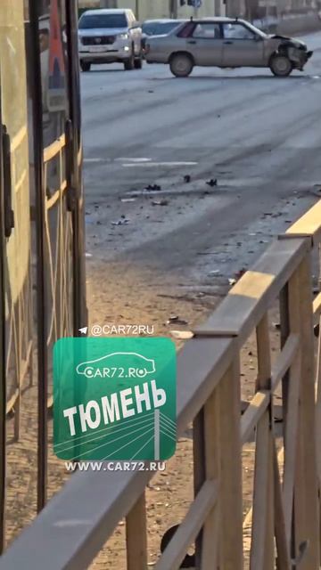 Видео сразу после ДТП с БМВ.  Оцените расстояние после столкновения с ВАЗ-21099.