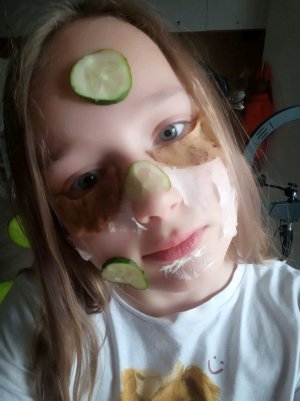 делаю маски для лица и маску для волос