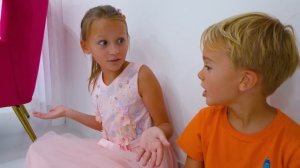 Крис и Майк играют в Майнкрафт в реальной жизни!