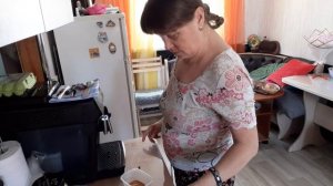 Обычный день , в Деревне,  покормила Рассаду и продолжаю заниматься работой