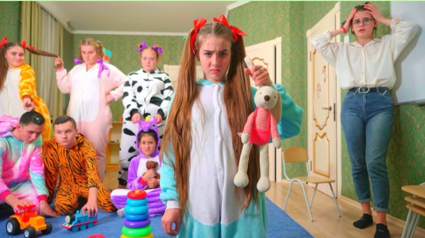 Леди Диана  ДИАНА ВЕРНУЛАСЬ В ДЕТСТВО! Детский сад в РЕАЛЬНОЙ ЖИЗНИ