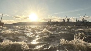 Штормит немного)