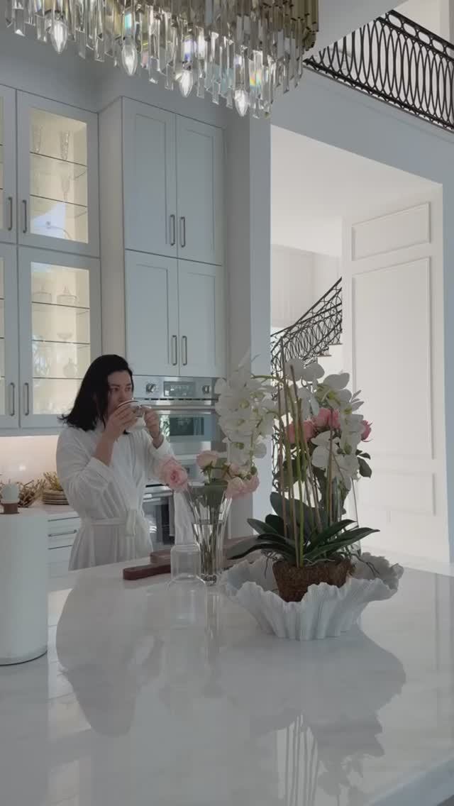 Жизнь становится тяжелой не потому, что она сложная. А потому, что в ней нет формы. ⬇️