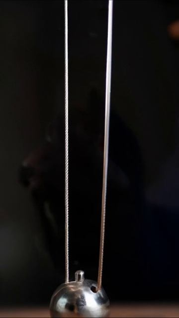 Секреты мироздания: как работает маятник #маятник #физика #наука