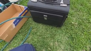 Элла Австралия Я ОбАлДеЛа Нашла сумку и кошелёк на свалке и забрала Не свалка а антикварный Dumpster