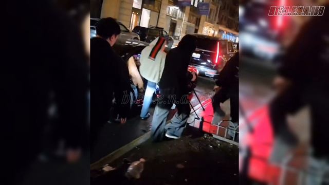 Выход BTS из ресторана, крупный план 23.03.2026 Нью-Йорк