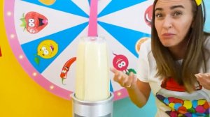 Влад и Никита играют с игрушечными домиками - Видео для детей