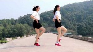 Как классен ее танец шаффл, нас по волнам он речки унесет, и к Берегу, где встретимся, не так ли?