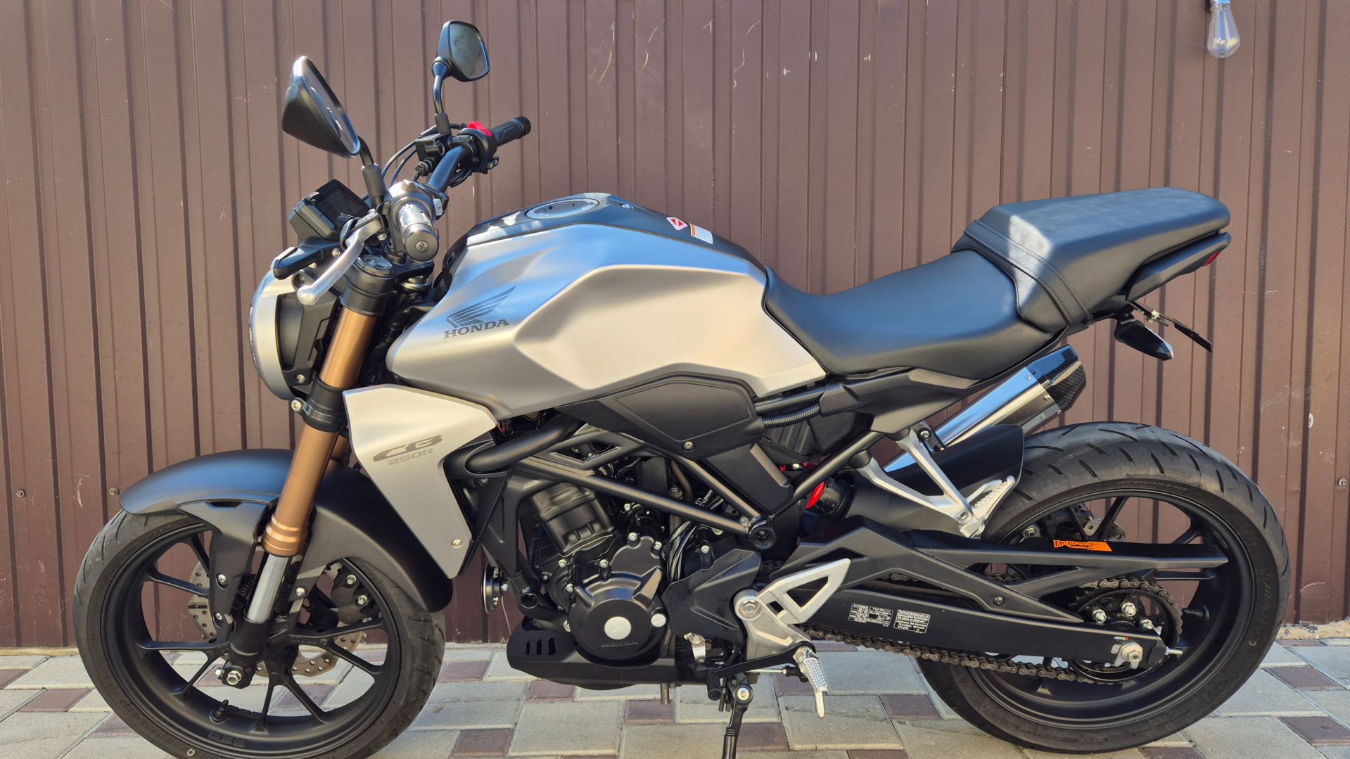 Honda CB 250R смотреть онлайн