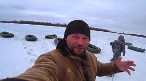 Побросали лодки и убежали за рыбой! Рыбалка на безмотылку чёртик! РЫБАЛКА в марте со льда!