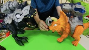 Продолжаем раскапывать динозавриков Smashers. Сколько ещё сюрпризов в наборе?🍿