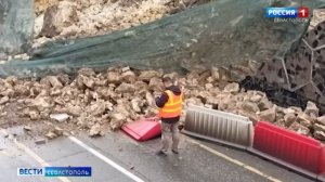 На улице Адмирала Октябрьского началась облицовка подпорных стен Уральским гранитом