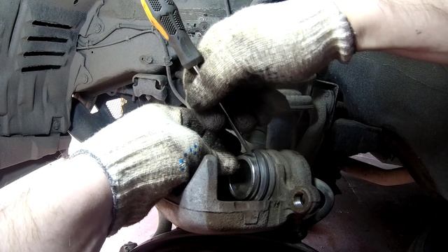 Пересматриваю передние суппорта обслуживание передних суппортов паджеро 4