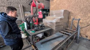 Демонстрация работы робота по лазерной очистке металла