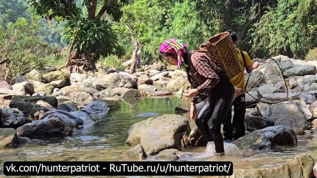 🏔️ Жизнь горца: перекрываем воду камнями, ловим рыбу и везём улов в деревню на продажу 🐟💪