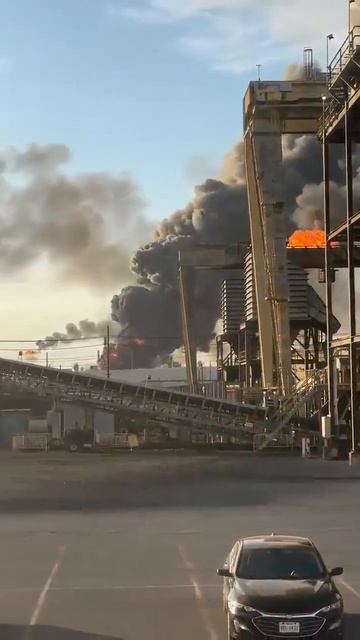 Взрыв на НПЗ США в Порт-Артуре