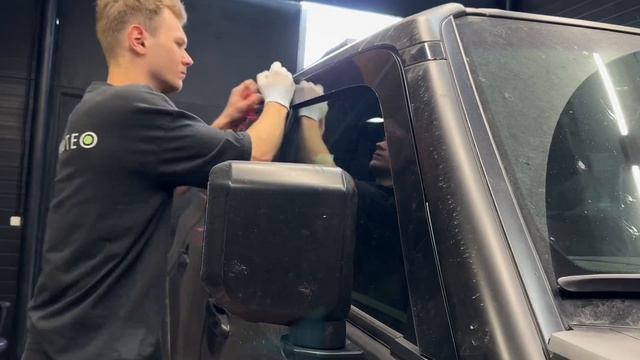 Видео установка плоских тюнинг дефлекторов для окон Toyota Land Cruiser Prado 250 / Тойота Прадо 250