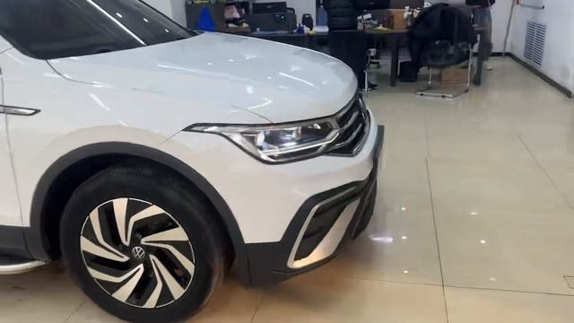 Volkswagen Tiguan L 2023 — общий обзор: панорамная крыша, камера заднего вида, адаптивный круиз