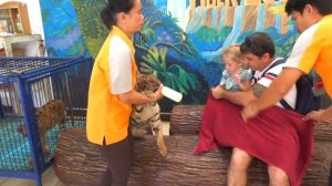 Настя в развлекательном парке для детей Бангкок