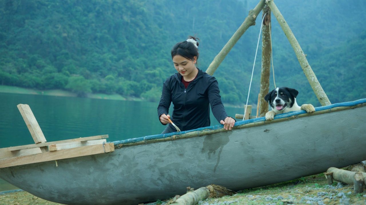 Она в одиночку построила бетонную лодку — гениальная идея на озере.