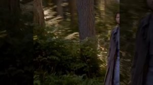 Кастиэль идет вдоль дороги