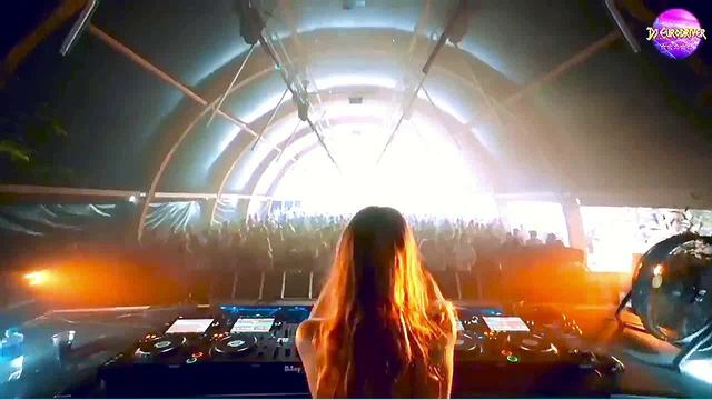 Рыжая девчонка