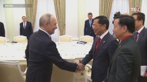 Вьетнам поблагодарил Путина за помощь в борьбе против "американских агрессоров"