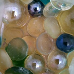 Рандомно бросаю стёклышки.