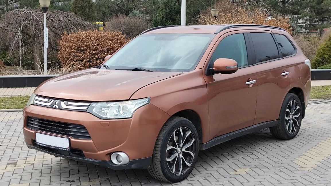 Mitsubishi Outlander 2.4 CVT 4WD 2012 коричневый