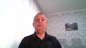 Девушки лежали на лежаках почти у самого моря  Мужчин поблизости не наблюдалось...