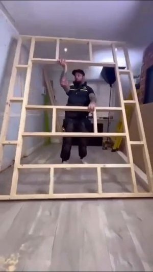ТB зона изготовлена из дерeвянногo кaркaса и панелей из гипсокартона.