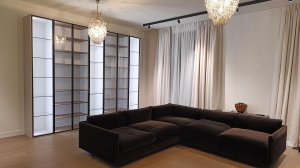 Шкаф-витрина в гостиную