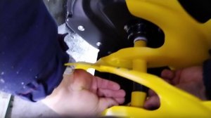 Быстрый ремонт шнека: меняем оборванный срезной болт