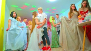 ДИАНА ВСТРЕТИЛАСЬ С ПОДПИСЧИЦОЙ И ПОДАРИЛА ЕЙ IPHONE 17 PRO MAX