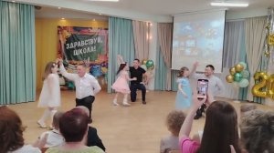 Трогательный ВАЛЬС с ПАПАМИ на Выпускной!!!