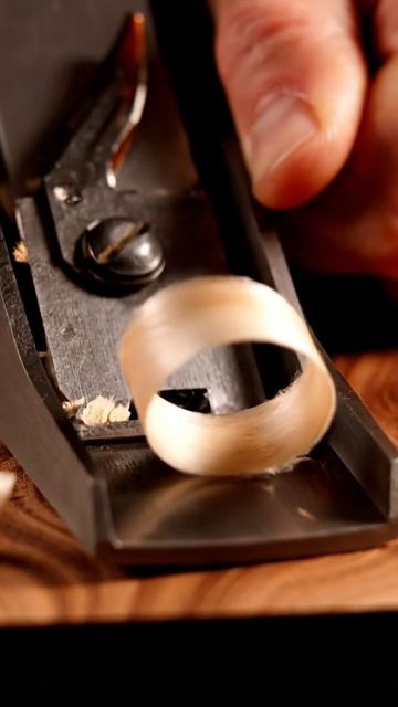 Этот звук расслабляет мозг 🔥 ASMR строгание дерева