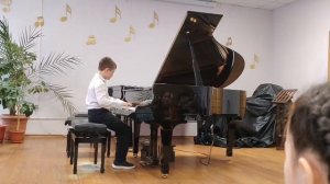 И.С.Бах -  Менуэт из Французской сюиты c-moll., исполняет Усик Кирилл