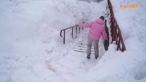 Двухметровые сугробы и ледяные горки: жители микрорайона Звезда требуют срочной расчистки снега