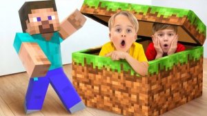 Крис и Майкл играют в Minecraft в реальной жизни