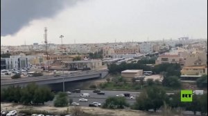 سحابة ضخمة من الدخان تتصاعد من مطار الكويت بعد هجمات بمسيرات