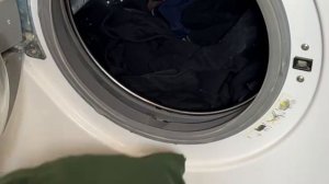 Стиралка должна стоять в ванной. И точка