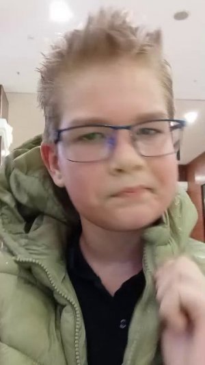 играем в прятки в торговом центре