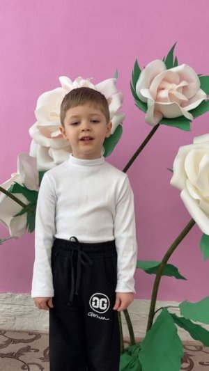 Рыжов Денис, 5 лет 
"Из чистых -чистых поднебесных далей..." 
автор Надежда Танан