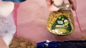 Пенсионерка бежит за скидкой на скумбрию😂