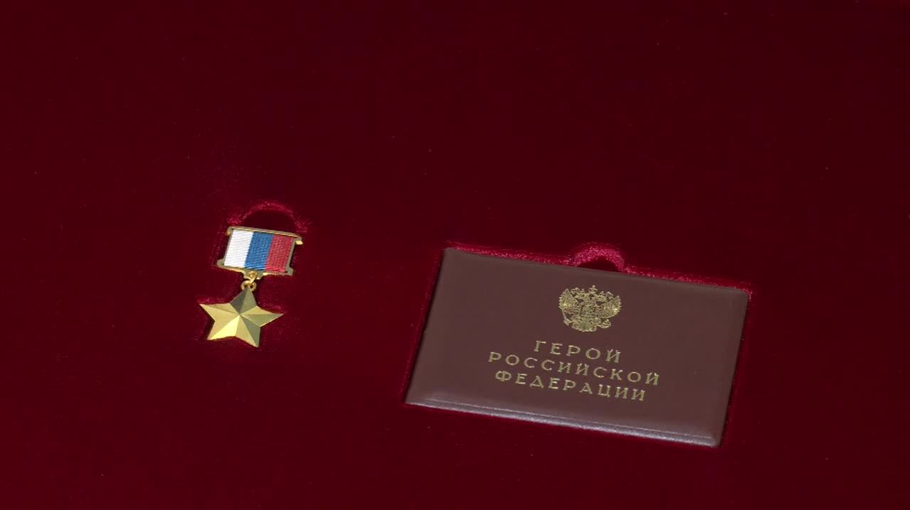 Не раздумывая, принял решение ценой своей жизни не допустить гибели личного состава