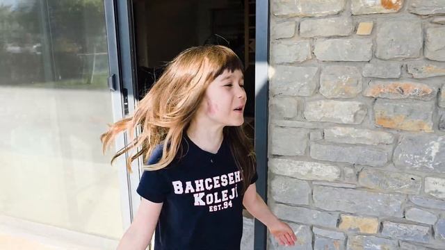 Капибара в грязи! Капибусик залез в лужу и теперь Бьянка с Карлом его отмывают